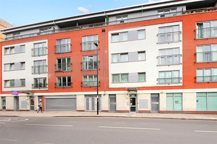 1 Bedroom Flat To Rent In Lido House, Northfield Avenue, W13