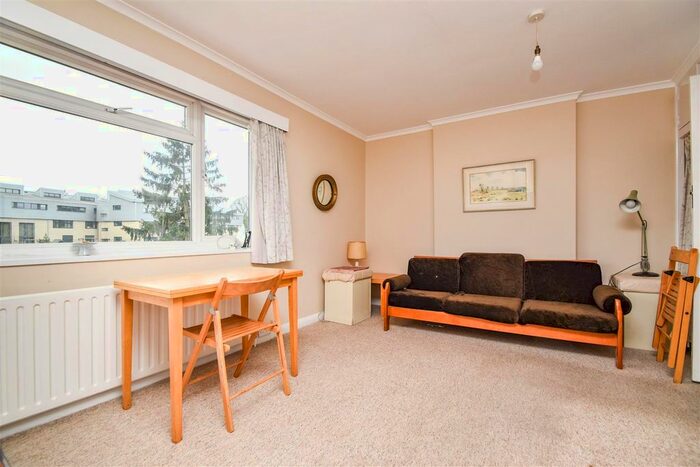 1 Bedroom Flat To Rent In Cardrew Avenue, North Finchley, N12