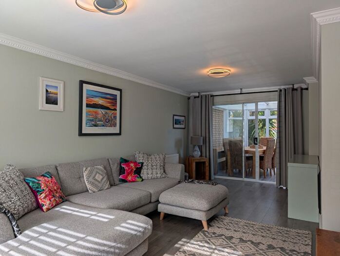 3 Bedroom Town House To Rent In Lady Nairne Crescent, Edinburgh, EH8