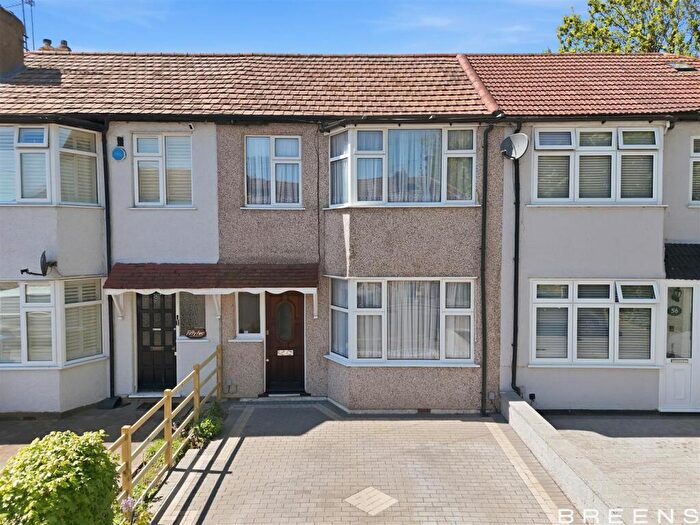 3 Bedroom End Of Terrace House For Sale In Windsor Road, Enfield, EN3