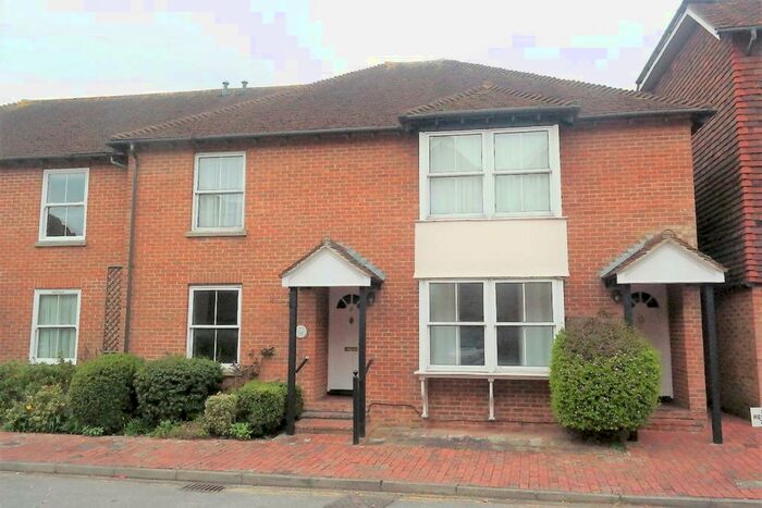 2 Bedroom Flat To Rent In Tarrant Wharf, Arundel, BN18