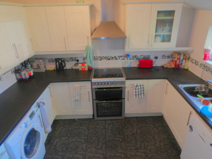 6 Bedroom House To Rent In Beds &#pppw Melton Road, NG2