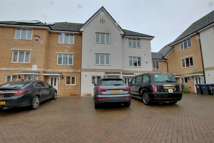 3 Bedroom Property To Rent In Beckwith Close, Enfield, EN2