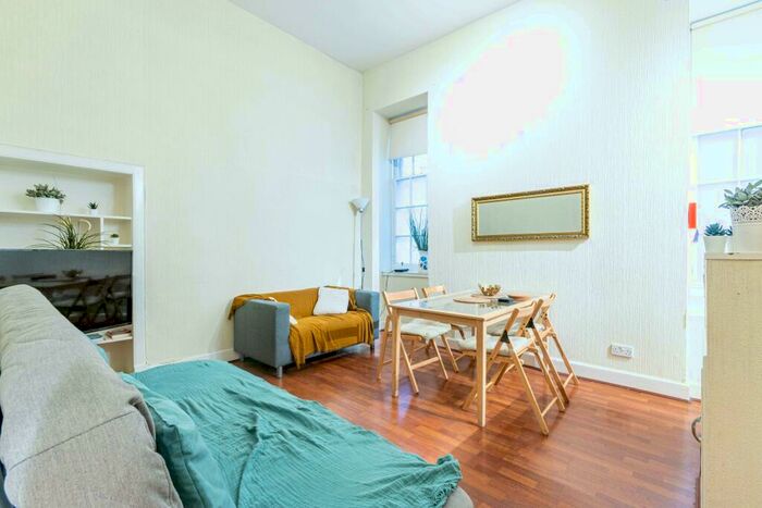 2 Bedroom Flat To Rent In Nicolson Street Edinburgh United Kingdom, EH8