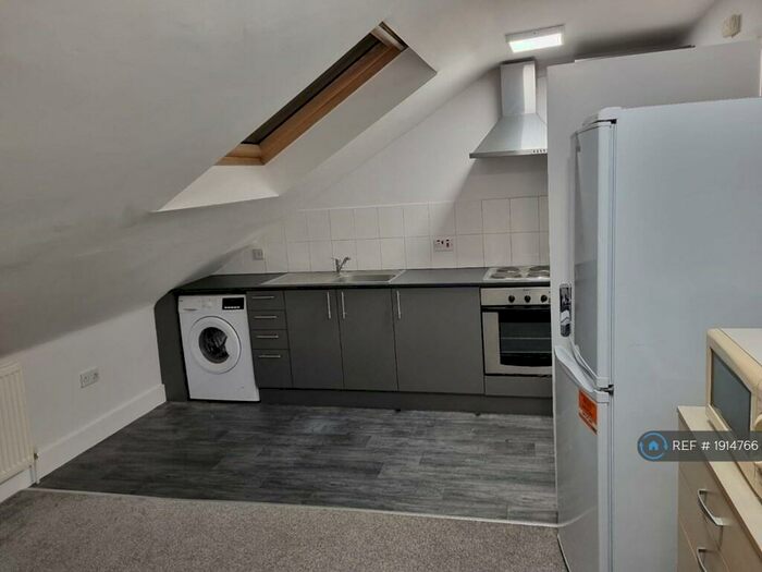 1 Bedroom Flat To Rent In The Crescent, Croydon, CR0