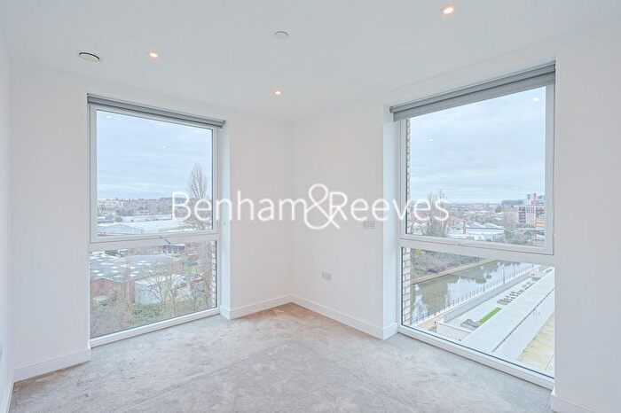 2 Bedroom Flat To Rent In Beresford Avenue, Grand Union, HA0