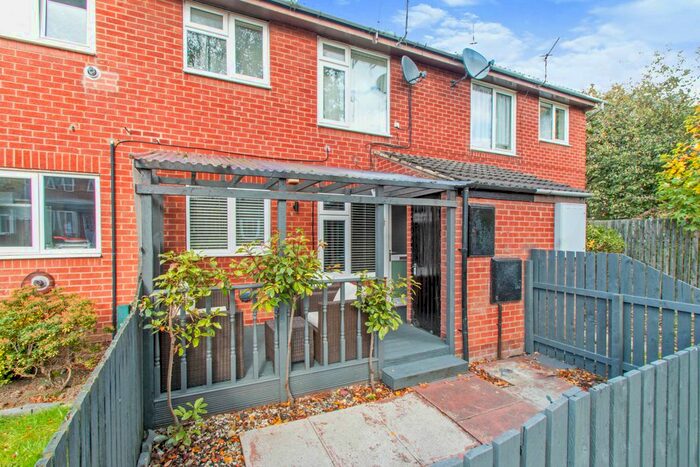 1 Bedroom Flat To Rent In Elmton Close, Leeds, West Yorkshire, LS10