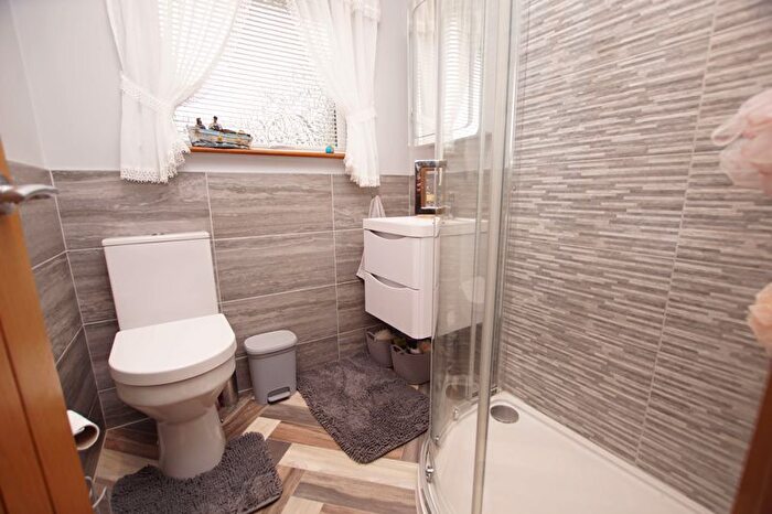 2 Bedroom Detached Bungalow For Sale In Place House Close, Fareham, PO15