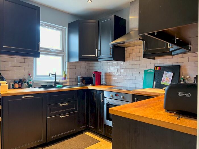 2 Bedroom Flat To Rent In Radcliffe Avenue, London, NW10