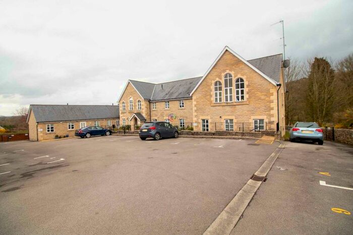 2 Bedroom Apartment To Rent In New Road, Holymoorside, S42