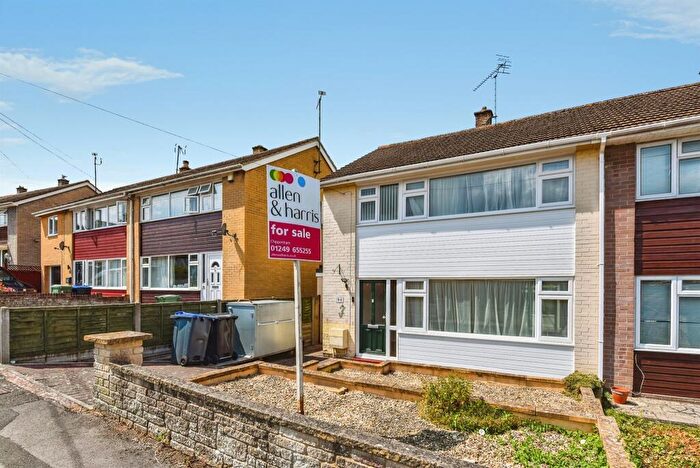 Semi-Detached House For Sale In Hardens Mead, Chippenham, SN15