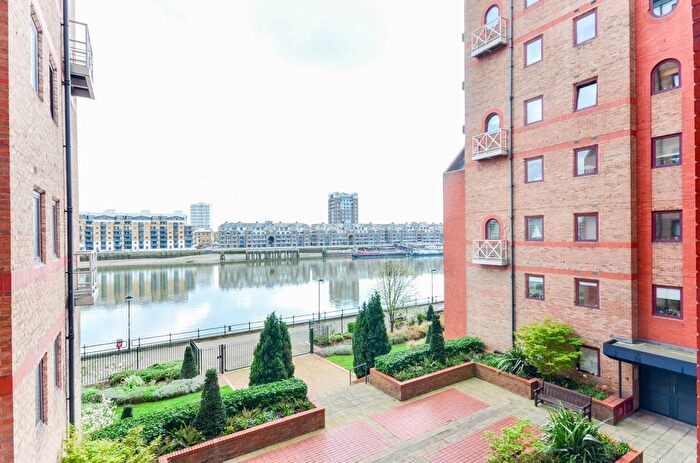 3 Bedroom Flat To Rent In William Morris Way, Sands End, London, SW6