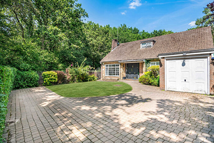 4 Bedroom Detached House For Sale In Arkley Lane, Arkley, EN5
