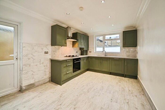 3 Bedroom Detached House To Rent In Maynard Road, London, E17