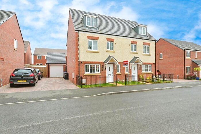 4 Bedroom Semi-Detached House For Sale In Campus Drive, Northampton, NN2