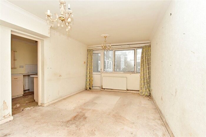 1 Bedroom Flat For Sale In St. Margaret's Street, Rochester, Kent, ME1