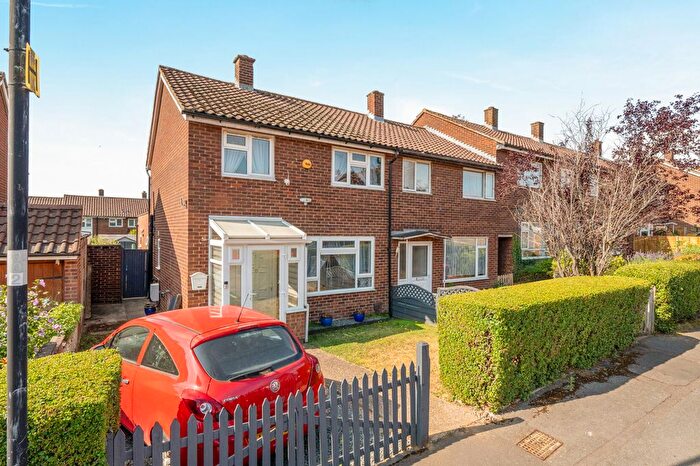4 Bedroom End Of Terrace House For Sale In Bartelotts Road, Slough, Berkshire, SL2