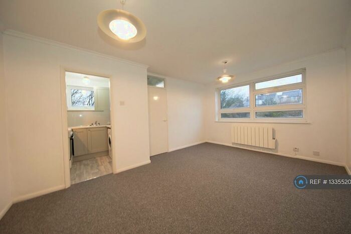 1 Bedroom Flat To Rent In Ketton Court, Luton, LU2