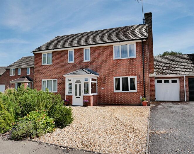 4 Bedroom Detached House For Sale In Boundary Close, Bradenstoke, SN15