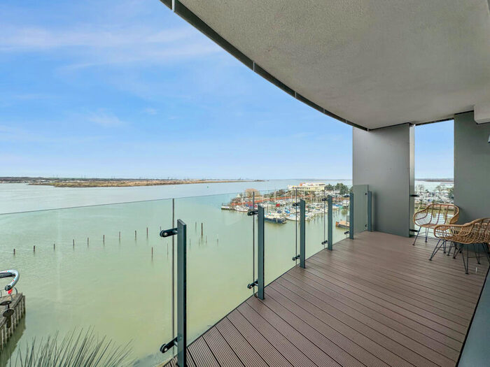 2 Bedroom Flat For Sale In Pegasus Way, Gillingham, Kent, ME7