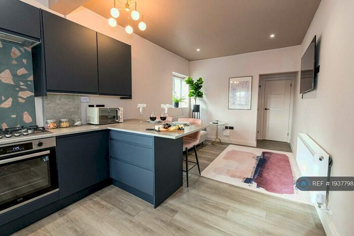 1 Bedroom Flat To Rent In Holdenhurst Road, Bournemouth, BH8