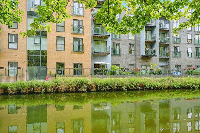 2 Bedroom Apartment For Sale In The Embankment, Nash Mills Wharf, Hemel Hempstead, HP3
