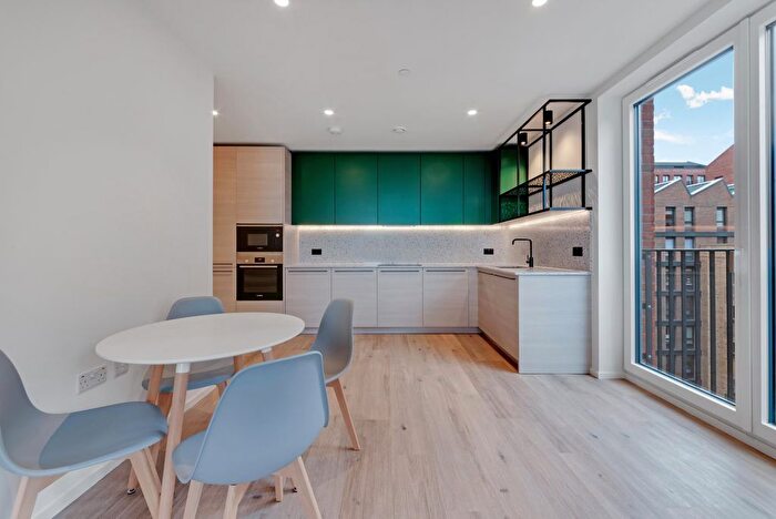 2 Bedroom Flat To Rent In Barnacle House, Heron Wharf, London, E14