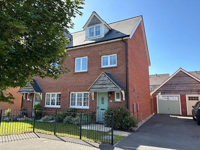 4 Bedroom Semi-Detached House To Rent In Hardys Road, Bathpool, Taunton, TA2