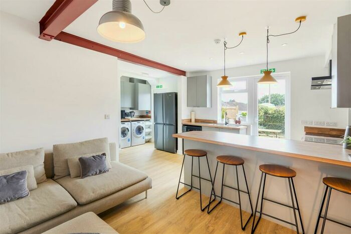 6 Bedroom House To Rent In Beachgrove Road, Bristol, BS16