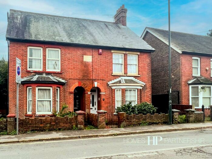 3 Bedroom Semi-Detached House To Rent In Horsham Road, Crawley, RH11