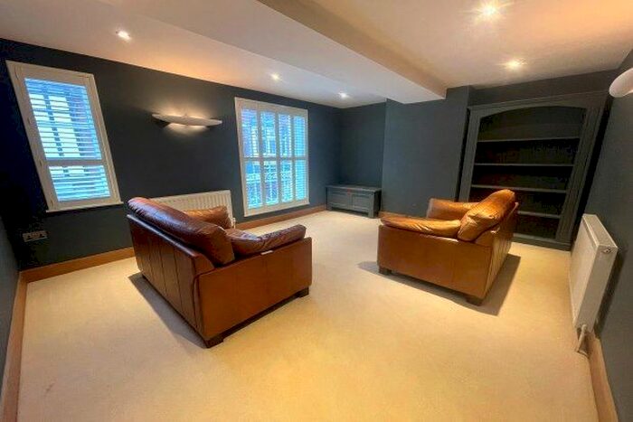 2 Bedroom Flat To Rent In Tamworth Street, Lichfield, WS13