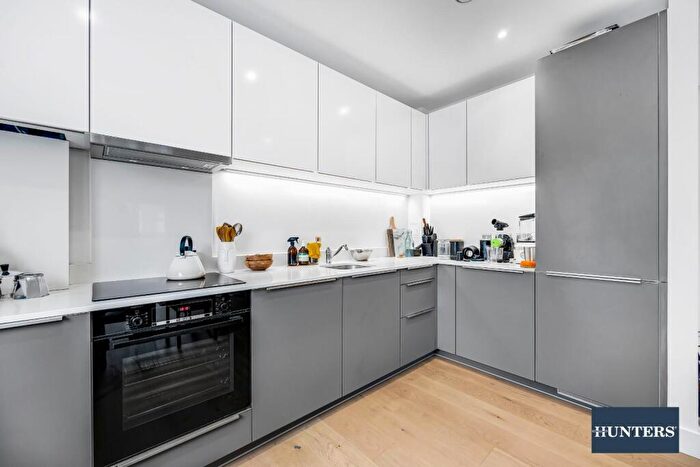 2 Bedroom Apartment To Rent In Kingsland Road, Shoreditch, E2