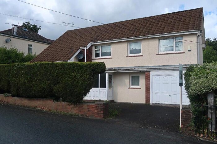 4 Bedroom Detached House For Sale In Sunnybank Road, Blackwood, Caerphilly (County Of), NP12