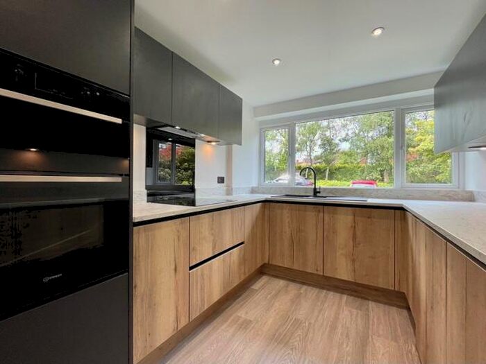 3 Bedroom Apartment To Rent In Pinewoods Court, Hagley, Stourbridge, DY9