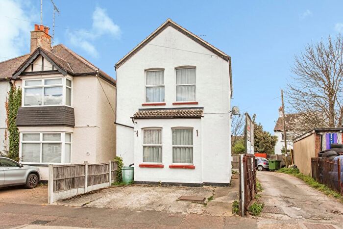 2 Bedroom Detached House For Sale In Cricketfield Grove, Leigh-on-Sea, SS9