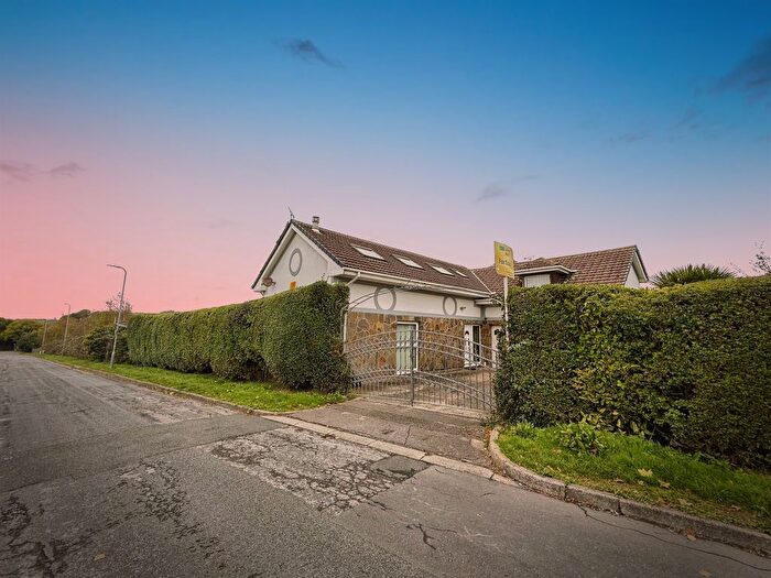 4 Bedroom Detached Bungalow For Sale In Greenbanks Drive, Barry, CF62