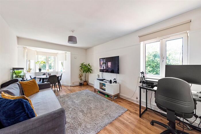 1 Bedroom Flat For Sale In Fernhill Court, Walthamstow, E17