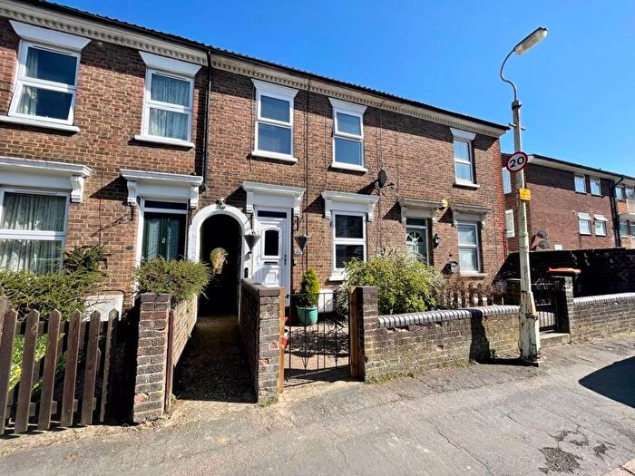 3 Bedroom Terraced House For Sale In Victoria Street, Dunstable, LU6