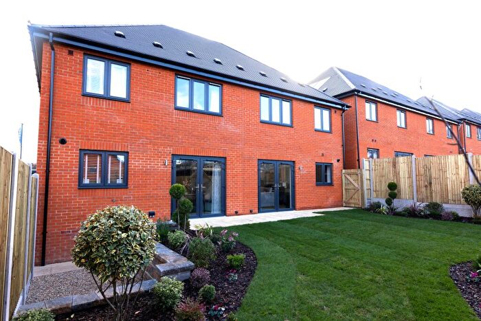 3 Bedroom Semi-Detached House For Sale In Dee Road, Tilehurst, Reading, RG30