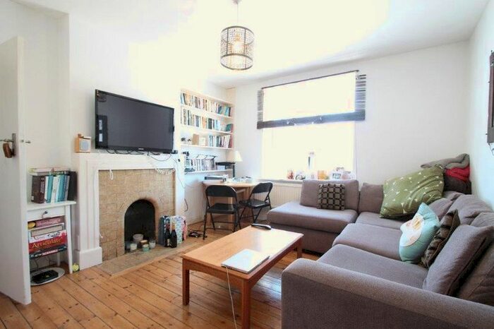 2 Bedroom Flat To Rent In Clapham Park Road, London, SW4