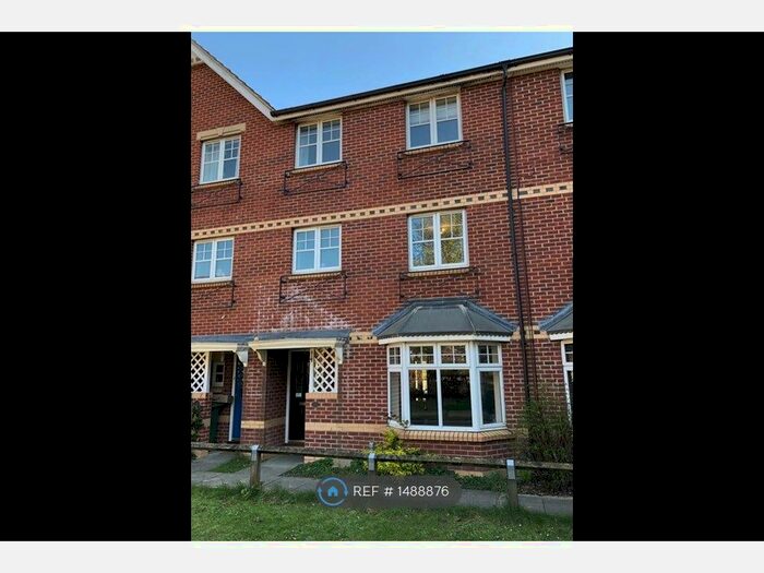 5 Bedroom Terraced House To Rent In Vitellius Gardens, Basingstoke, RG24