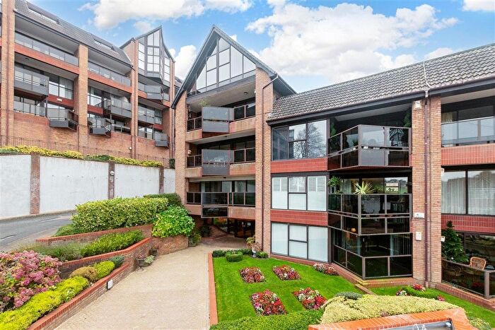 2 Bedroom Flat For Sale In Esplanade, Esplanade, Rochester, Kent, ME1