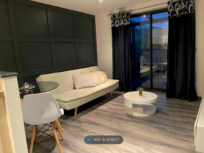 1 Bedroom Semi-Detached House To Rent In Spruce Drive, Bicester, OX26