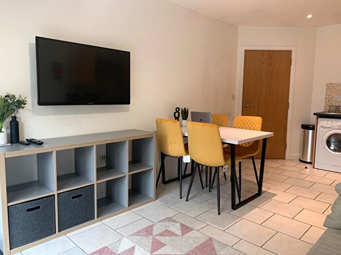 2 Bedroom Flat To Rent In Laureate House // Bed & Bath Apartment // Aug, LN1