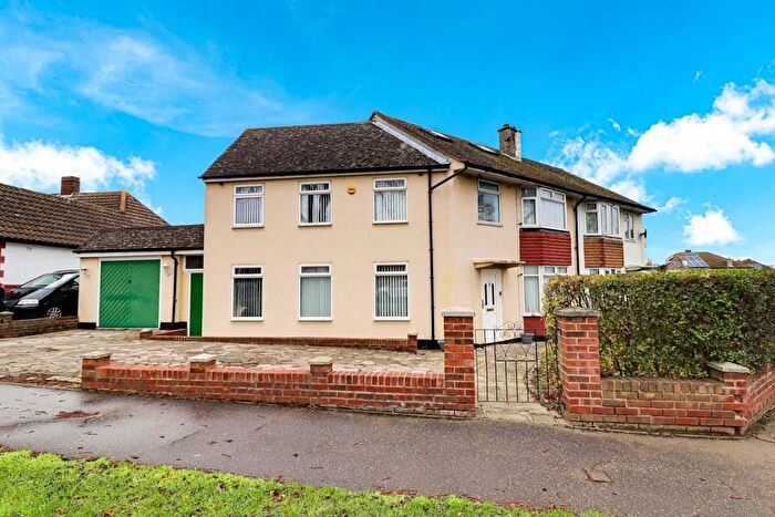 5 Bedroom Semi-Detached House For Sale In Stonehill Road, Leigh-On-Sea, SS9