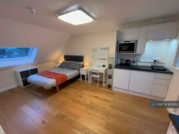 Studio To Rent In Sutton, Sutton, SM1