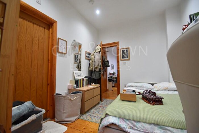 1 Bedroom Apartment To Rent In Sanford Lane, London, N16