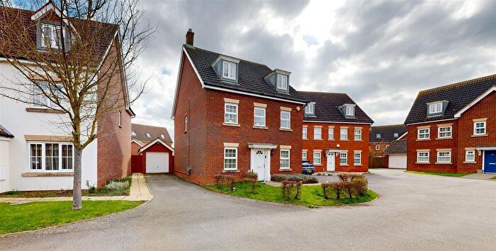 5 Bedroom Detached House For Sale In The Runway, Hatfield, AL10