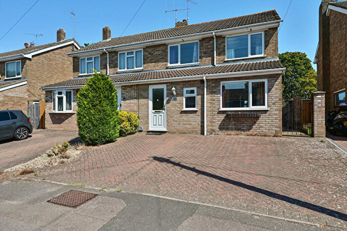 3 Bedroom Semi-Detached House For Sale In Foxley Close, Blackwater, GU17