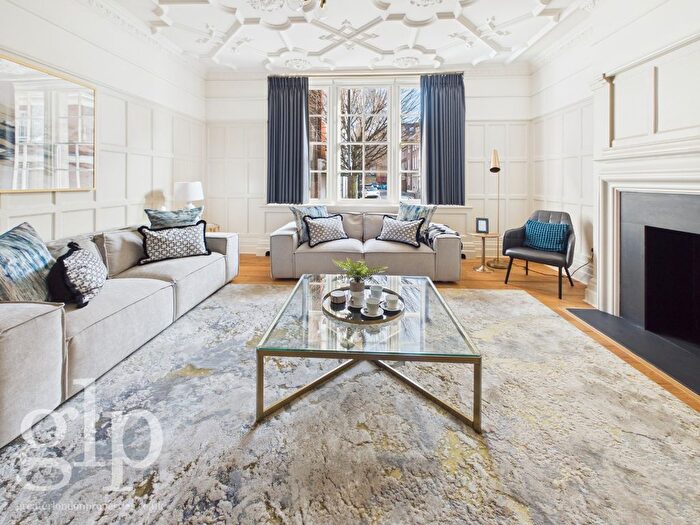 2 Bedroom Flat To Rent In Park Street, London, Mayfair, W1K